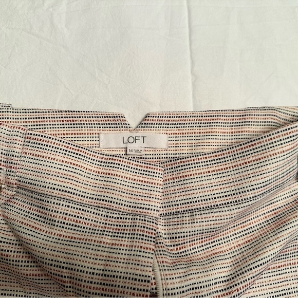 Loft shorts 4 inch inseam Size 14 - Dark Navy & Metallic Red threads. - Picture 12 of 13